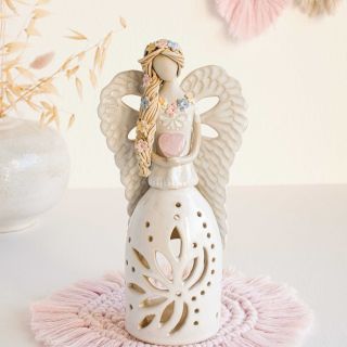 🎁 4 tipy na vánoční dárky, které zahřejí u srdce! 🎄✨ 1️⃣ Andělka na svíčku se srdíčkem z růženínu 👉 Perfektní kombinace...